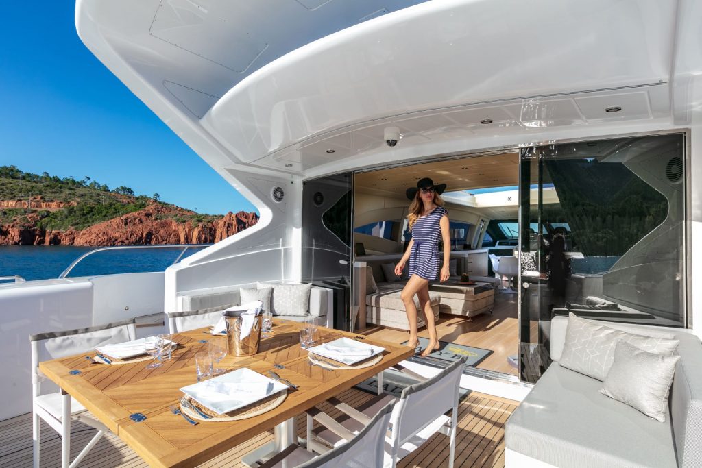 Art de la table, Vaisselle Haut de gamme 