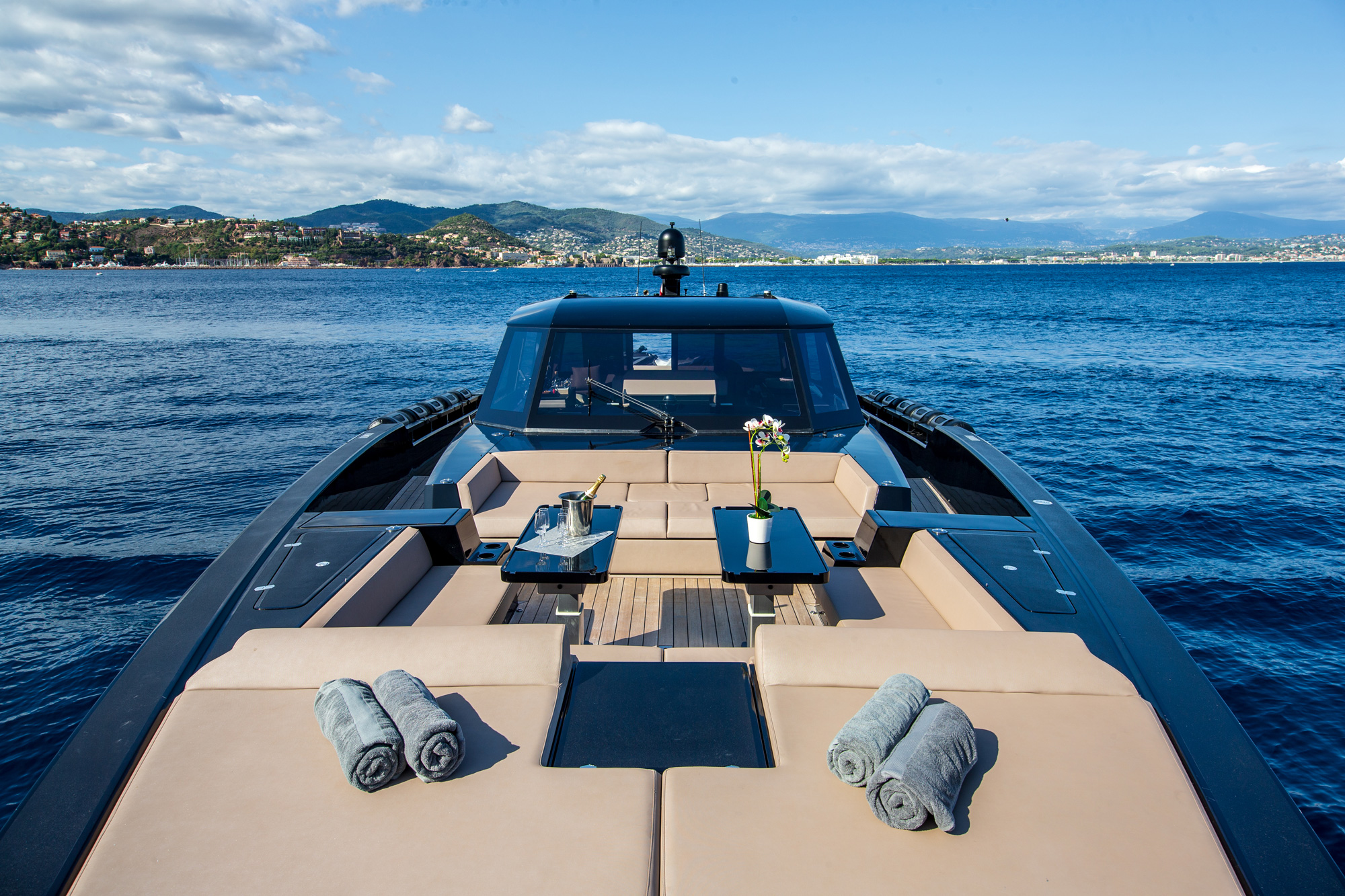 Accessories for yachts &amp; villas supplies